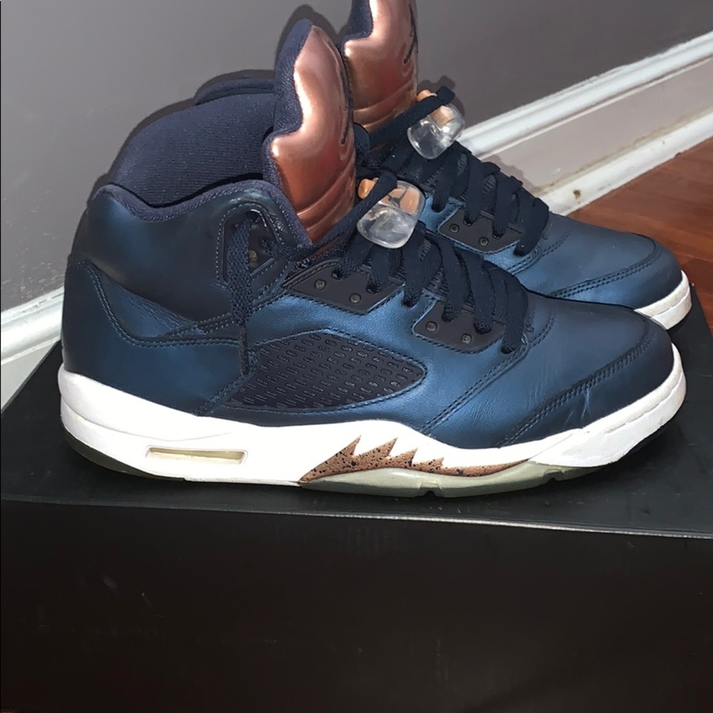 Jordan 5 Retro Bronze - Picture 2 of 3